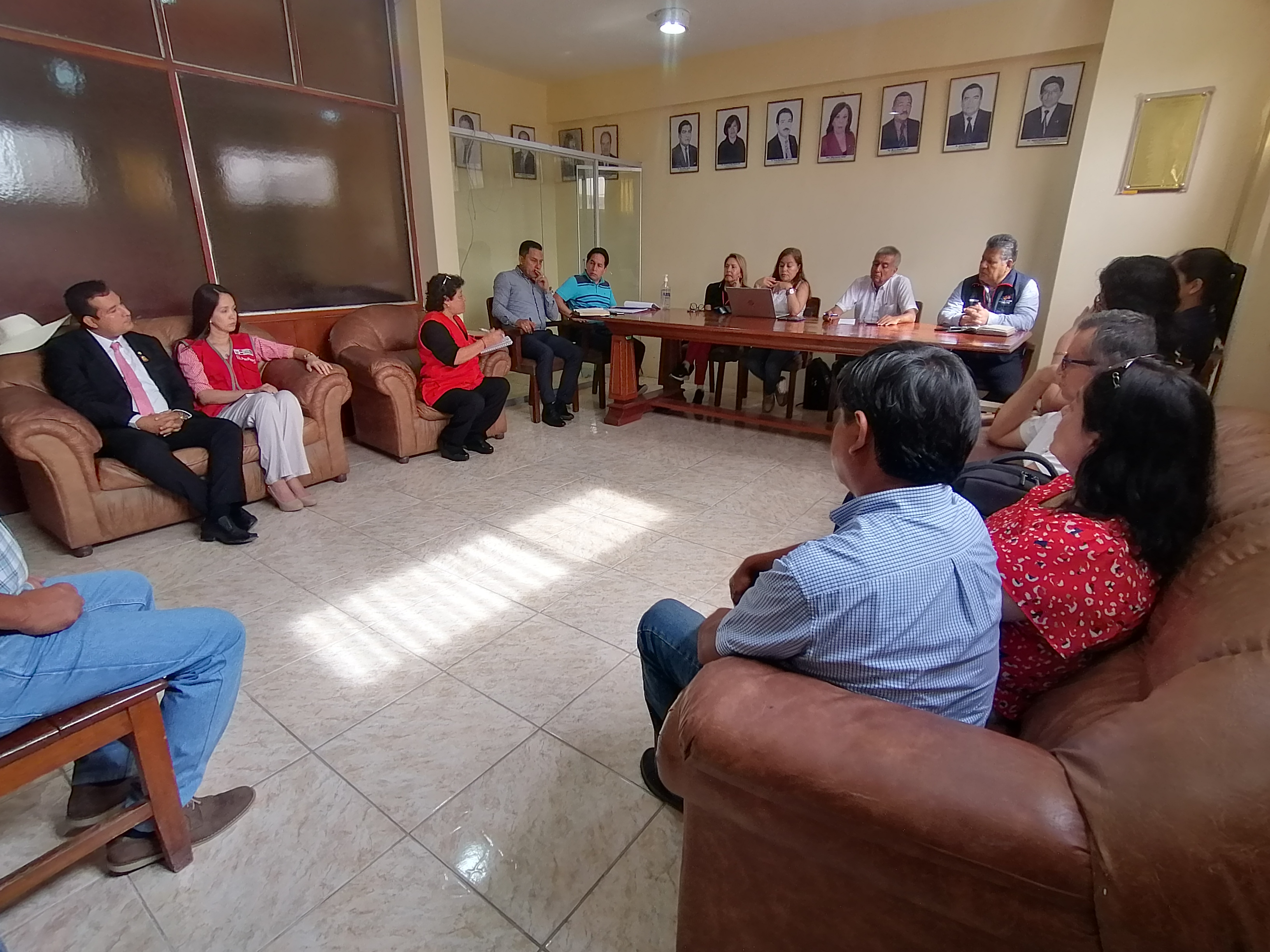  LA SOCIEDAD DE BENEFICENCIA DE CHICLAYO RECIBIÓ A LA VICEMINISTRA DE LA MUJER Y POBLACIONES VULNERABLES PARA DISCUTIR EL PROGRESO DE LAS ACCIONES OPERATIVAS EN RELACIÓN A LA COOPERACIÓN INTERINSTITUCIONAL PARA LA PROTECCIÓN Y ATENCIÓN DE PERSONAS VU